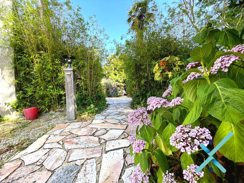 Maison - 280 m² - 11 pièces