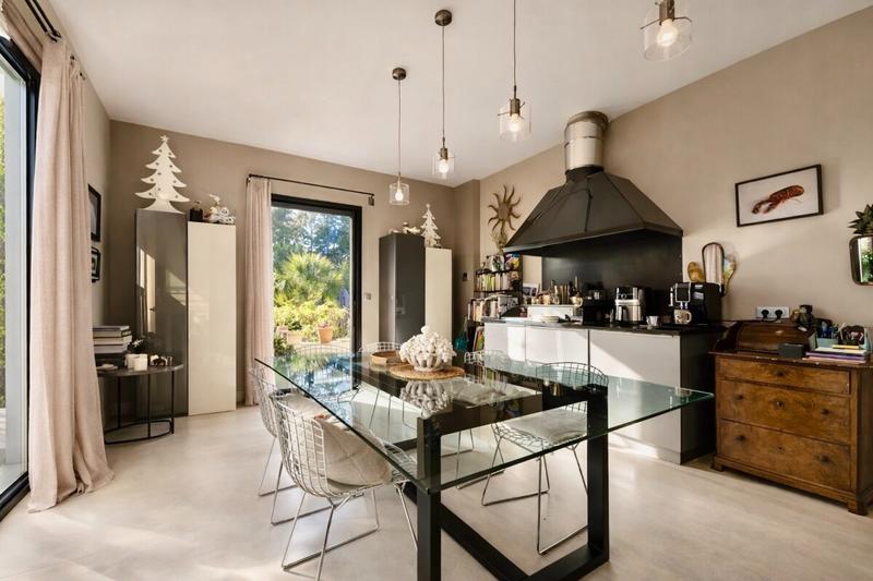 Maison - 240 m² - 5 pièces