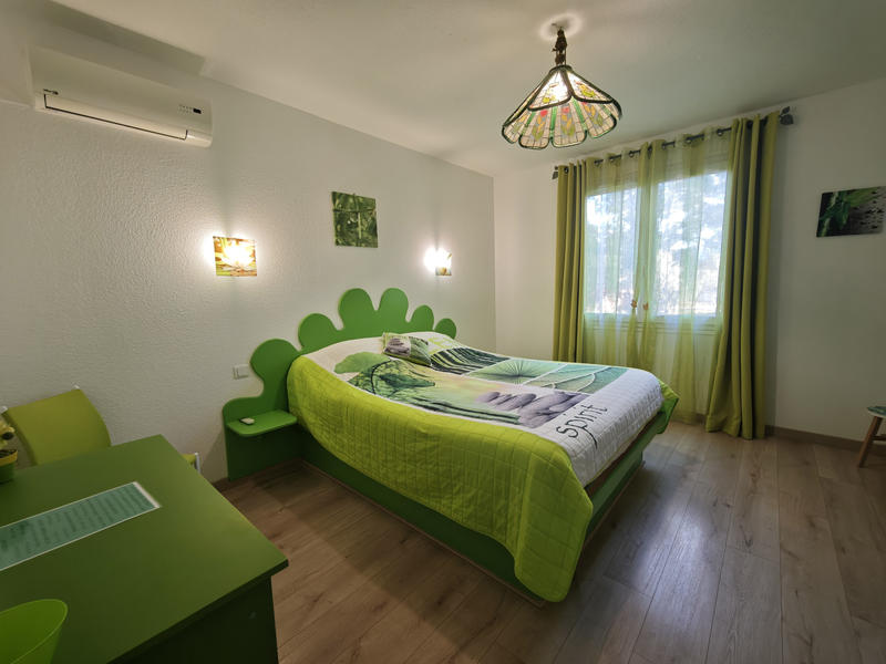 Maison - 410 m² - 9 pièces