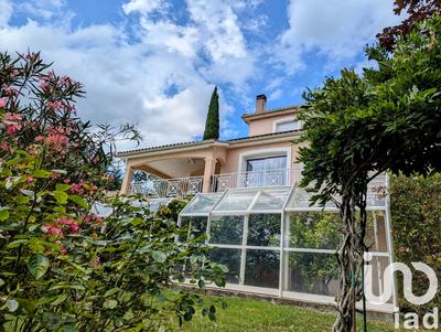 Maison - 267 m² - 8 pièces