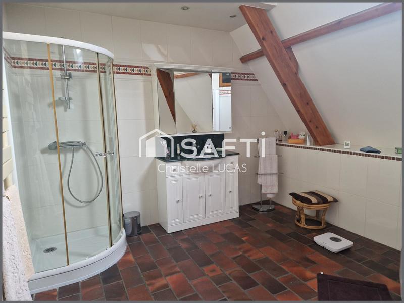 Maison - 230 m² - 8 pièces