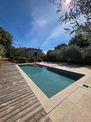 Maison - 234 m² - 6 pièces