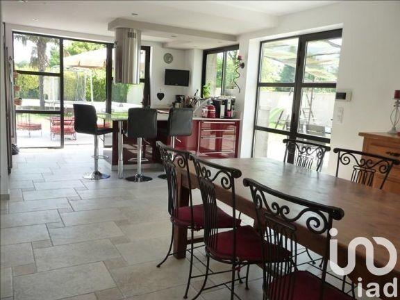 Maison - 210 m² - 8 pièces