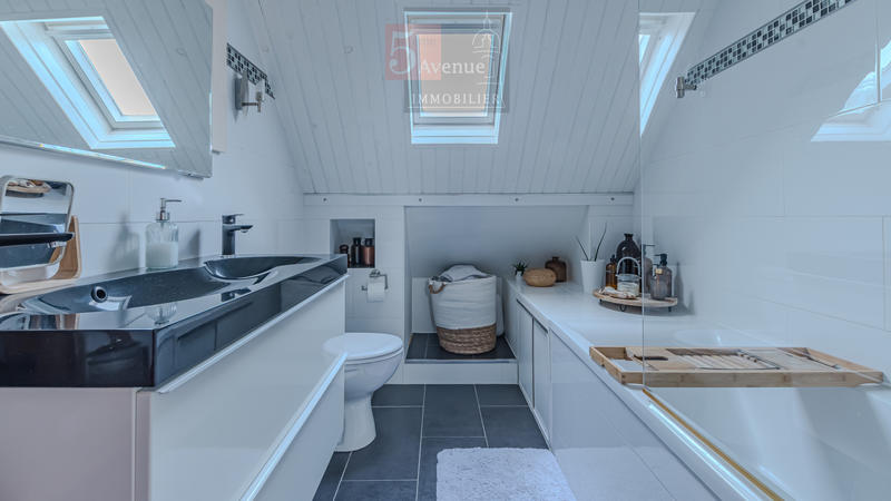 Maison - 137 m² - 6 pièces