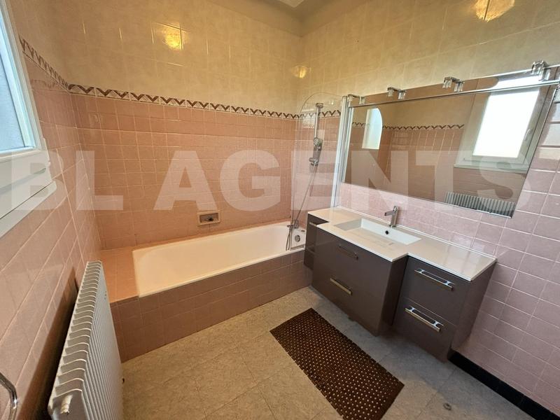 Maison traditionnelle - 110 m² - 4 pièces