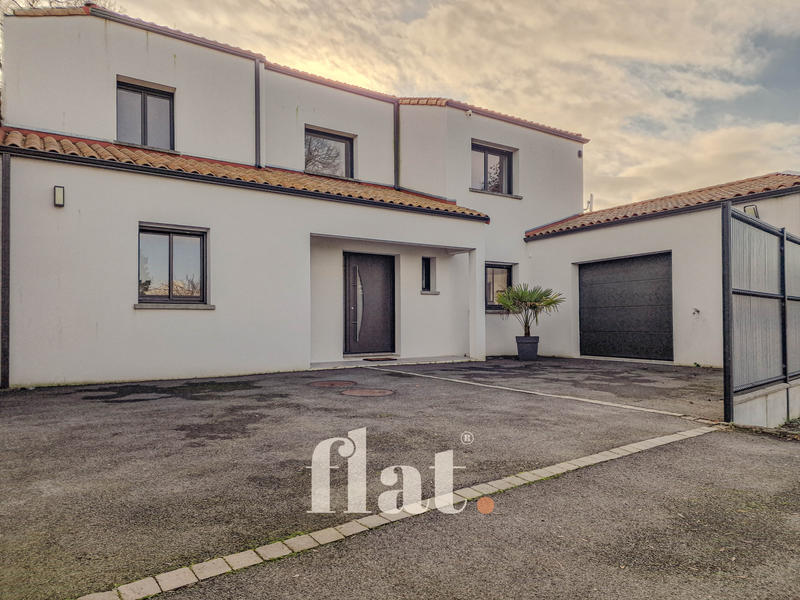 Maison - 172 m² - 8 pièces