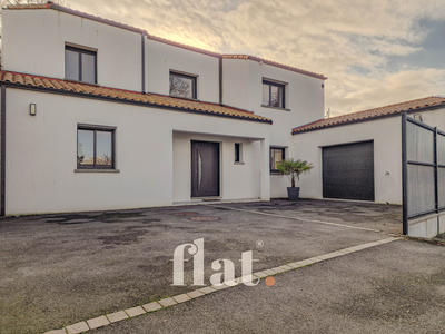 Maison - 172 m² - 8 pièces