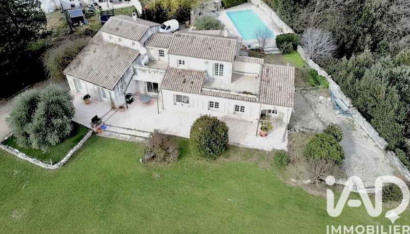 Maison - 1 980 m² - 8 pièces