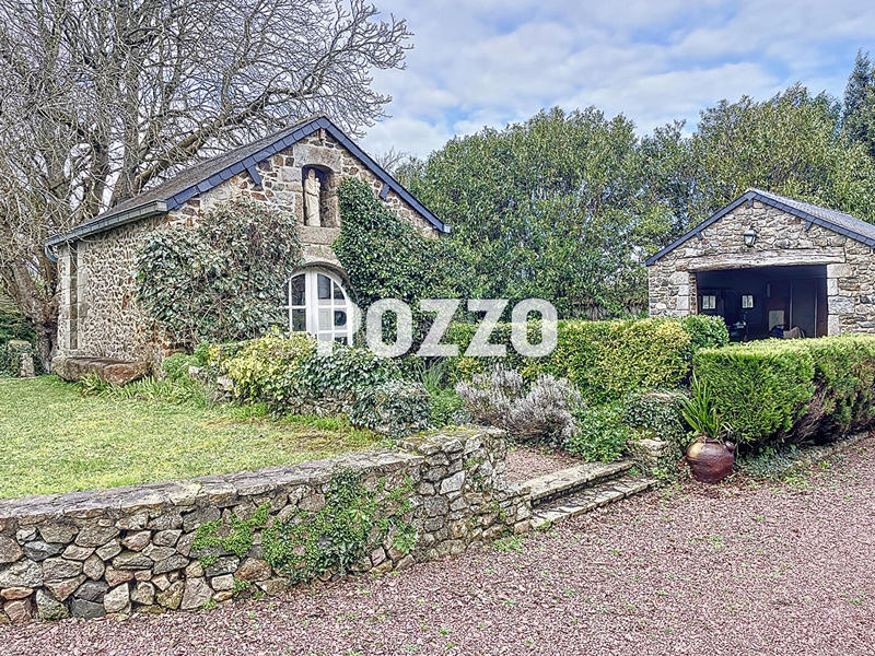 Maison - 420 m² - 12 pièces