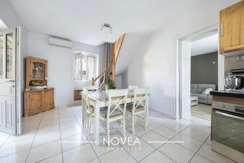 Maison traditionnelle - 259 m² - 8 pièces