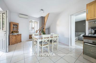 Maison traditionnelle - 259 m² - 8 pièces