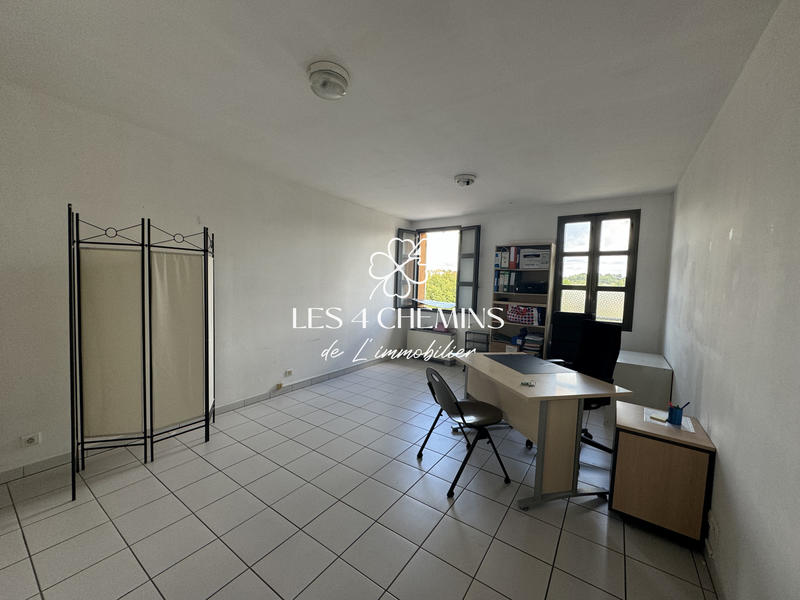 Local commercial - 77 m² - 4 pièces