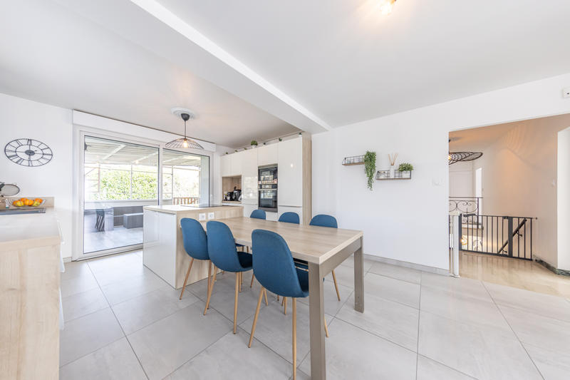 Maison - 257 m² - 10 pièces