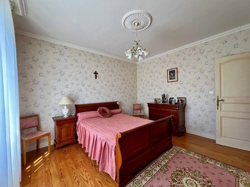 Maison traditionnelle - 308 m² - 10 pièces