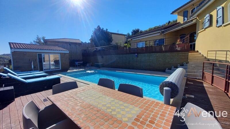 Maison - 214 m² - 7 pièces