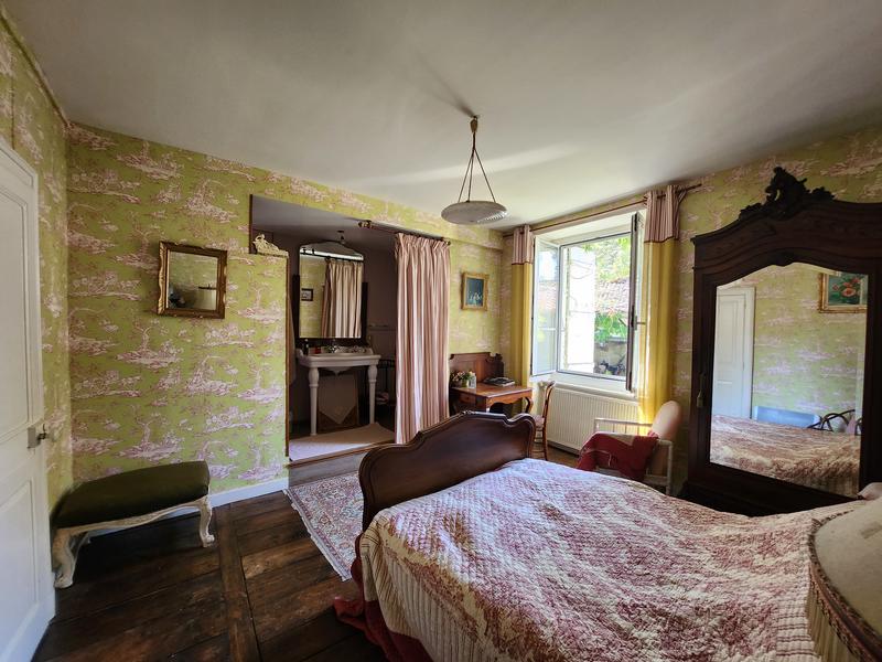 Propriété - 250 m² - 8 pièces