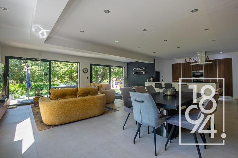 Villa - 230 m² - 6 pièces