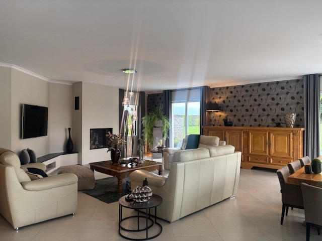 Maison - 232 m² - 6 pièces