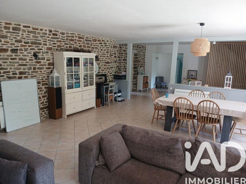 Maison - 240 m² - 8 pièces