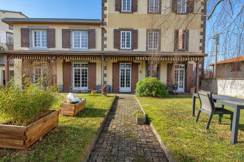 Maison - 213 m² - 6 pièces