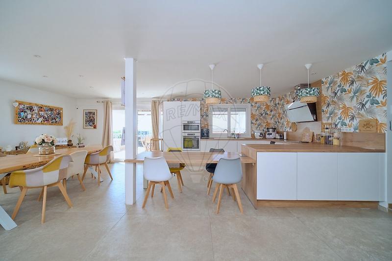 Maison - 180 m² - 6 pièces