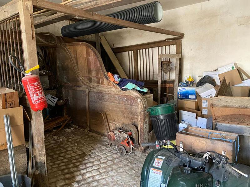 Demeure - 2 500 m² - 1 pièce