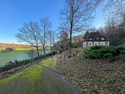 Maison - 225 m² - 8 pièces