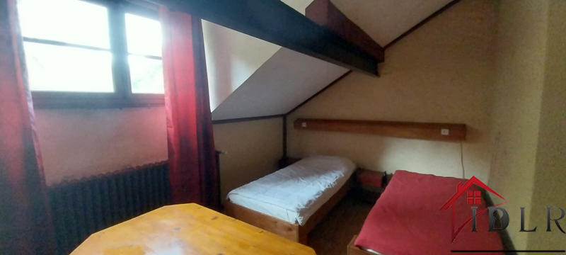 Maison - 1 103 m² - 16 pièces