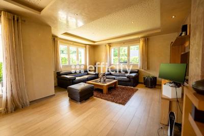 Maison - 175 m² - 6 pièces