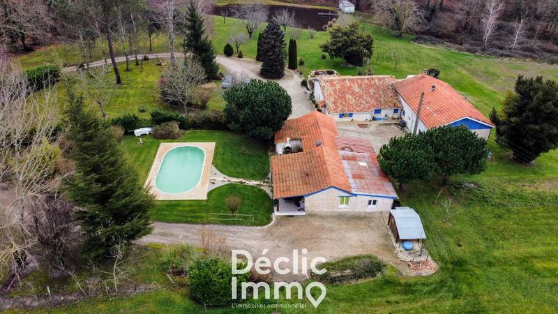 Maison - 250 m² - 10 pièces