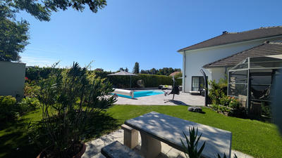 Maison - 216 m² - 8 pièces