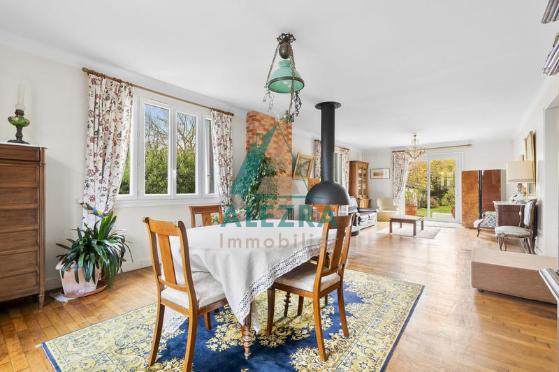 Maison - 180 m² - 7 pièces