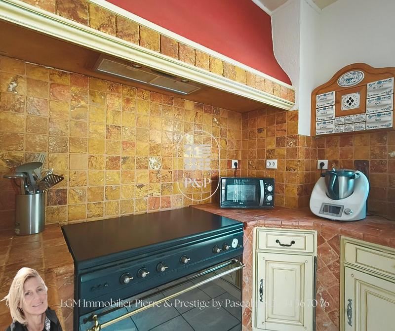 Maison - 202 m² - 6 pièces