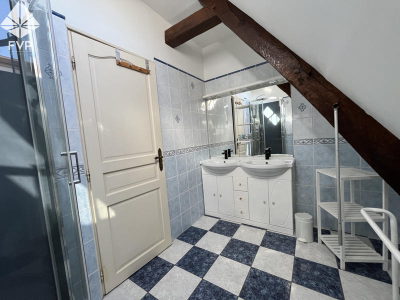 Propriété - 284 m² - 9 pièces