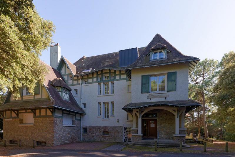 Villa - 439 m² - 12 pièces