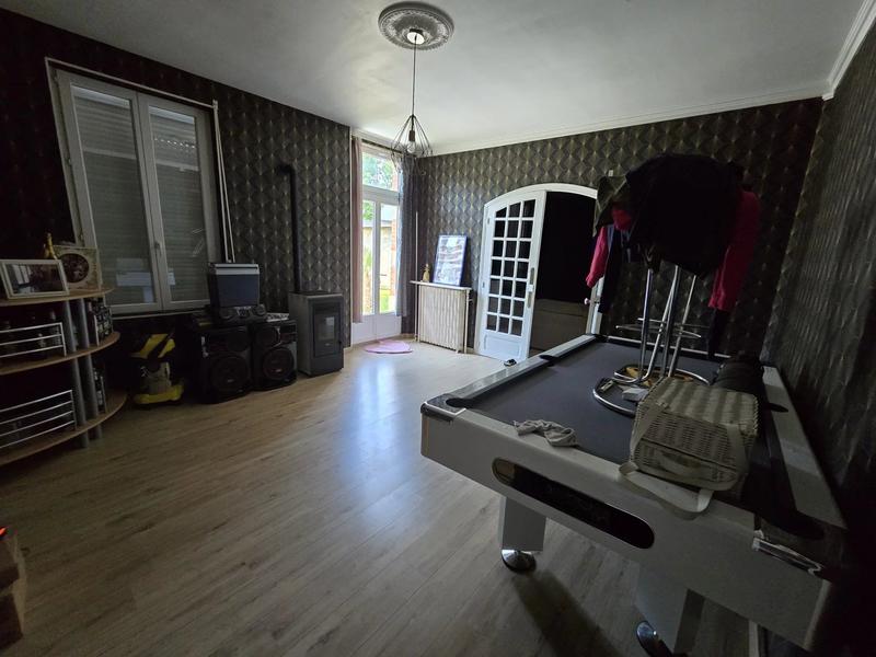 Maison - 270 m² - 9 pièces