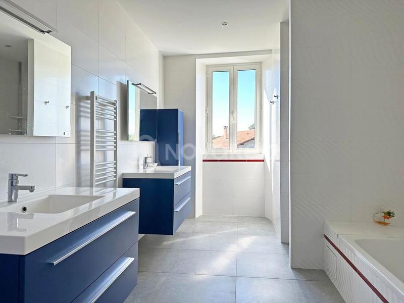 Maison - 644 m² - 17 pièces