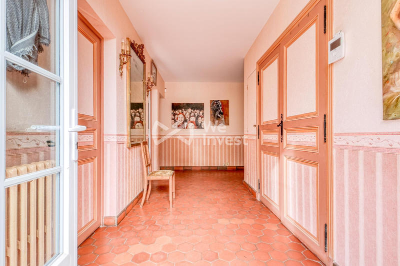 Maison traditionnelle - 270 m² - 10 pièces