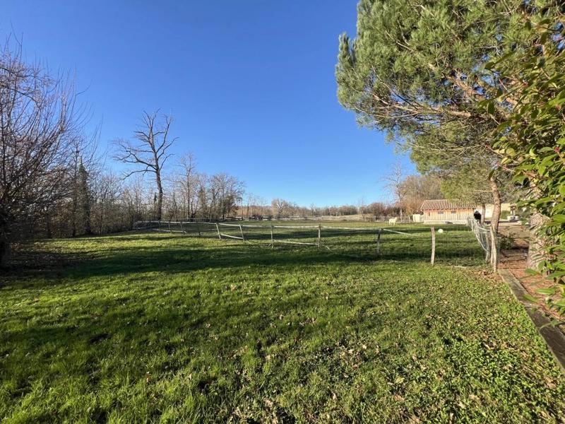 Maison - 240 m² - 8 pièces