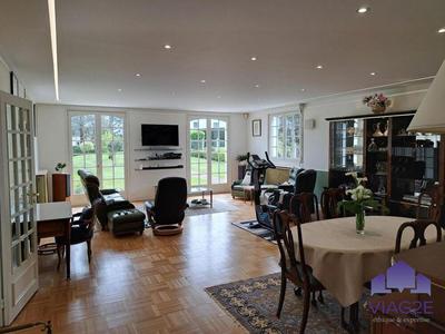 Maison traditionnelle - 159 m² - 7 pièces