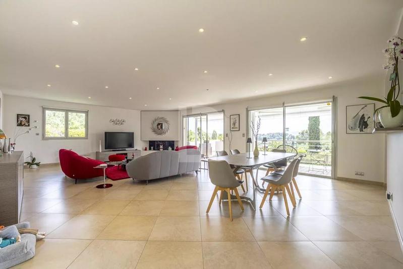 Maison - 202 m² - 5 pièces