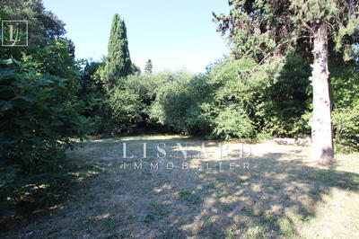 Terrain - 1 700 m²