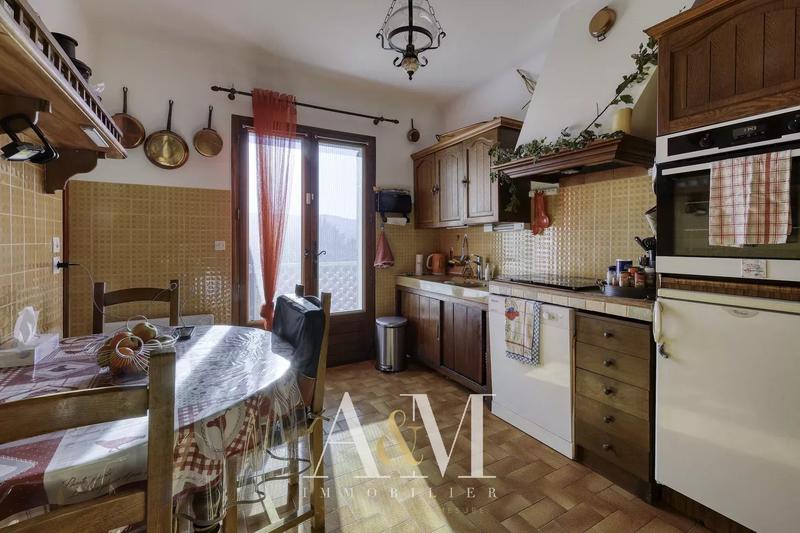 Propriété - 303 m² - 12 pièces