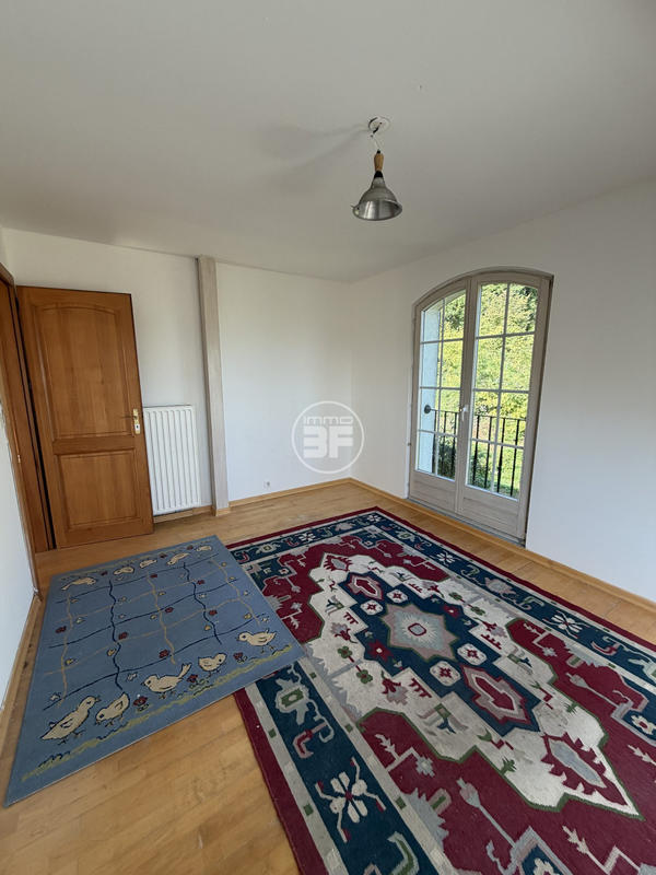 Maison - 211 m² - 8 pièces