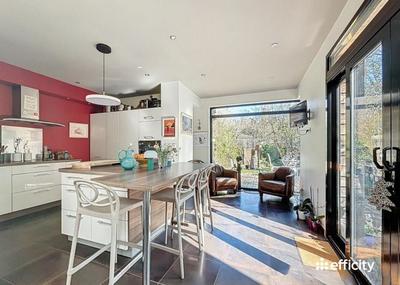 Maison - 220 m² - 7 pièces