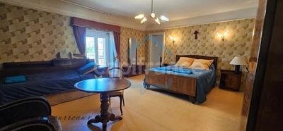 Maison - 244 m² - 9 pièces