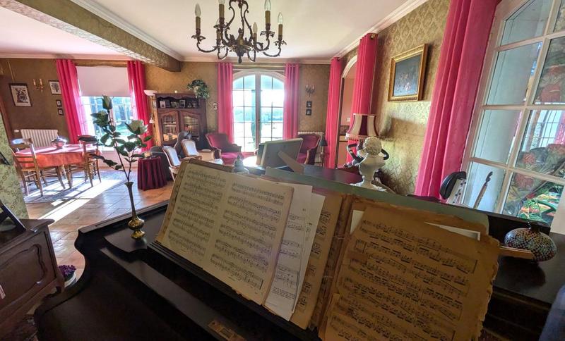 Maison - 265 m² - 7 pièces