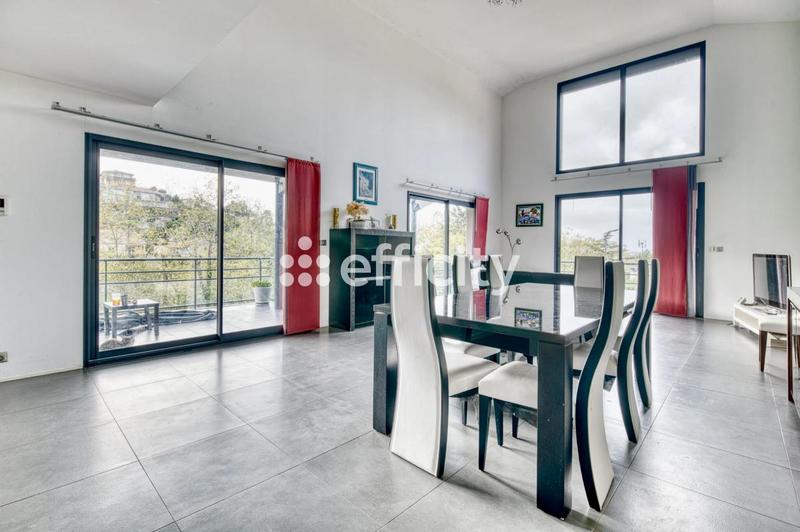 Maison - 246 m² - 7 pièces