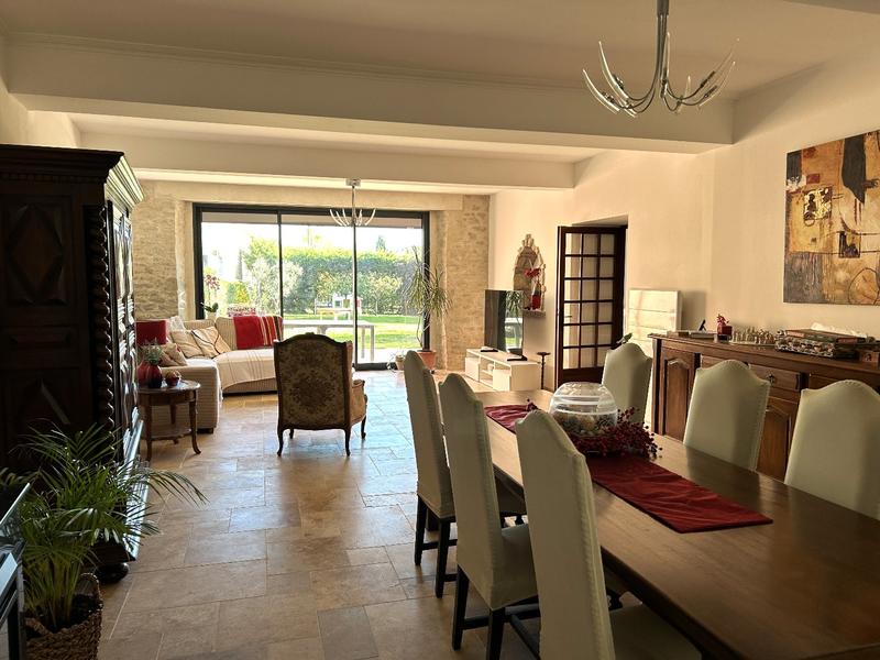 Maison - 405 m² - 13 pièces