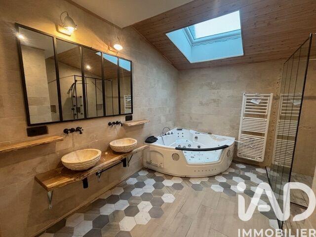 Maison - 227 m² - 5 pièces